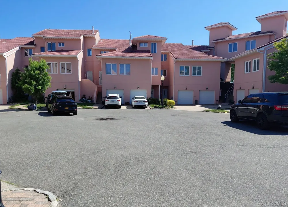 57 Harbour Court Staten Island, NY 10308