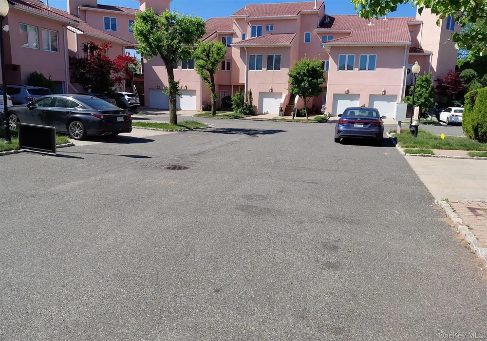 57 Harbour Court Staten Island, NY 10308