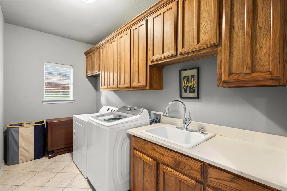 105 Country Ridge Court Red Oak, TX 75154