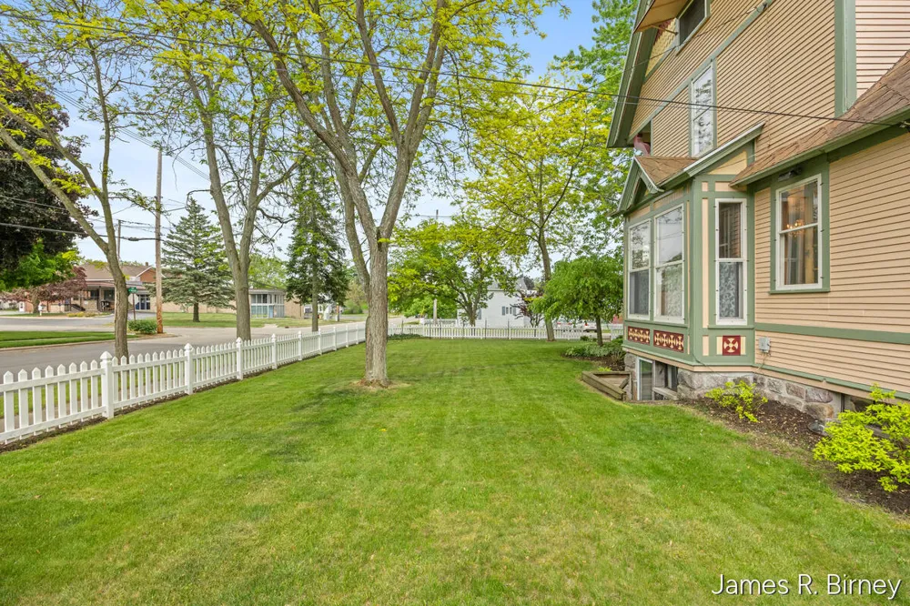 529 Avery Street Lowell City, MI 49331