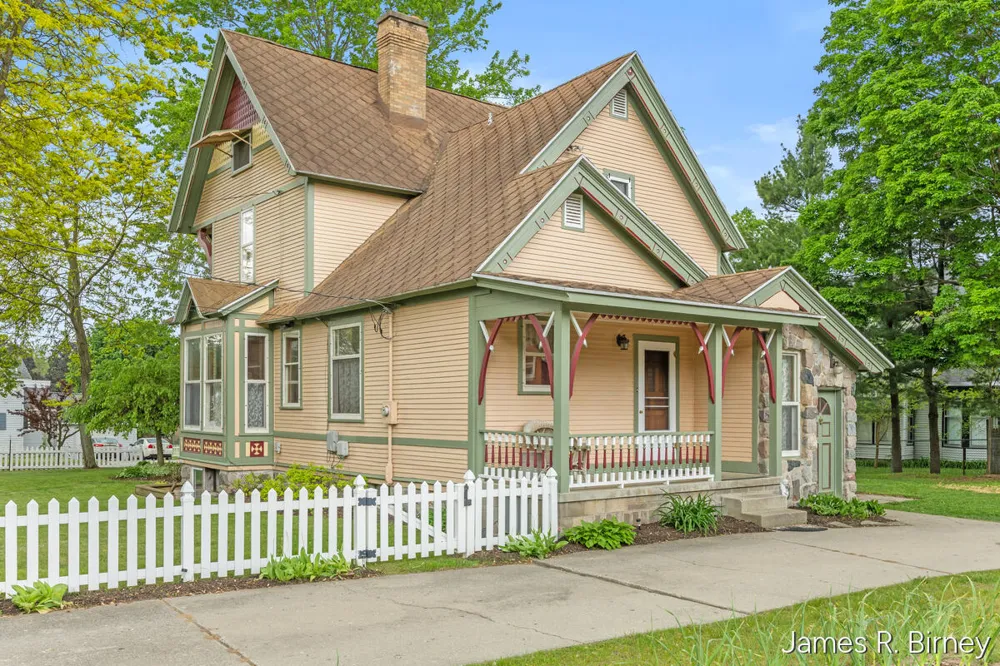 529 Avery Street Lowell City, MI 49331