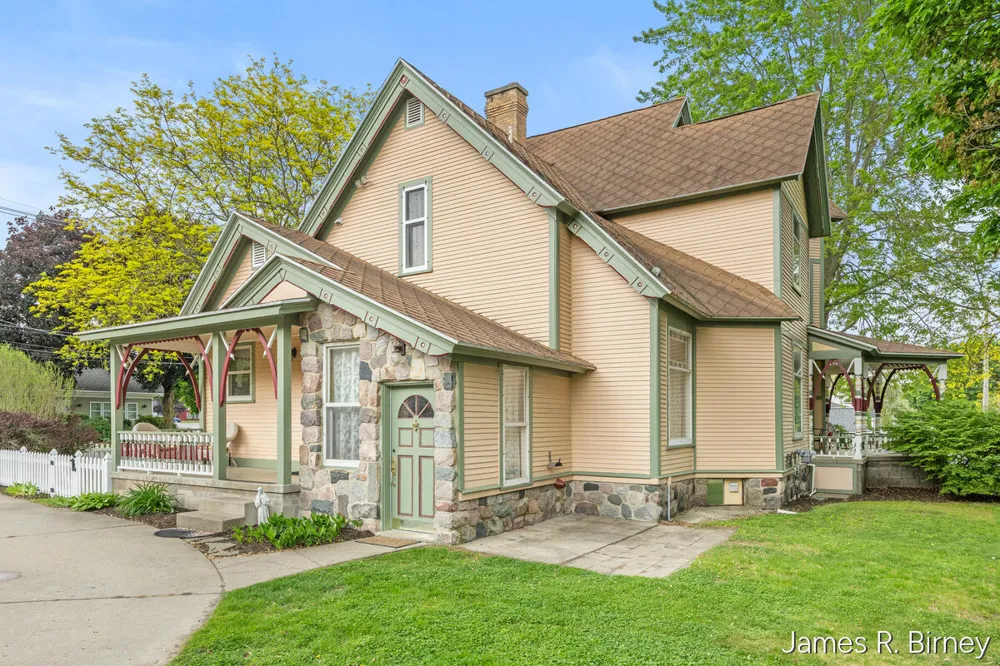 529 Avery Street Lowell City, MI 49331