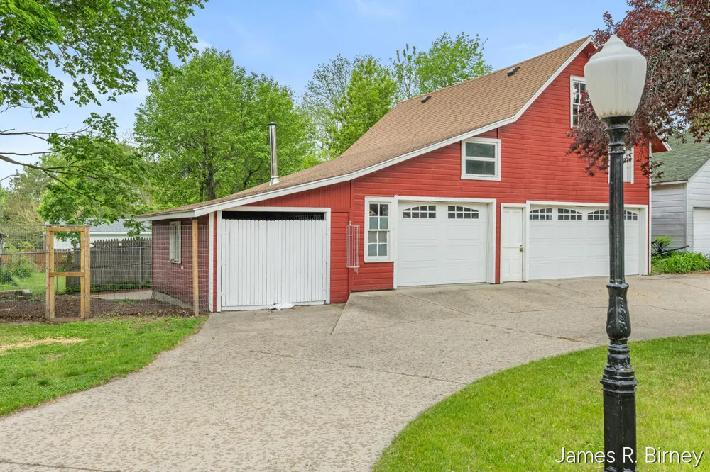 529 Avery Street Lowell City, MI 49331