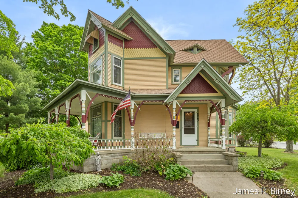 529 Avery Street Lowell City, MI 49331