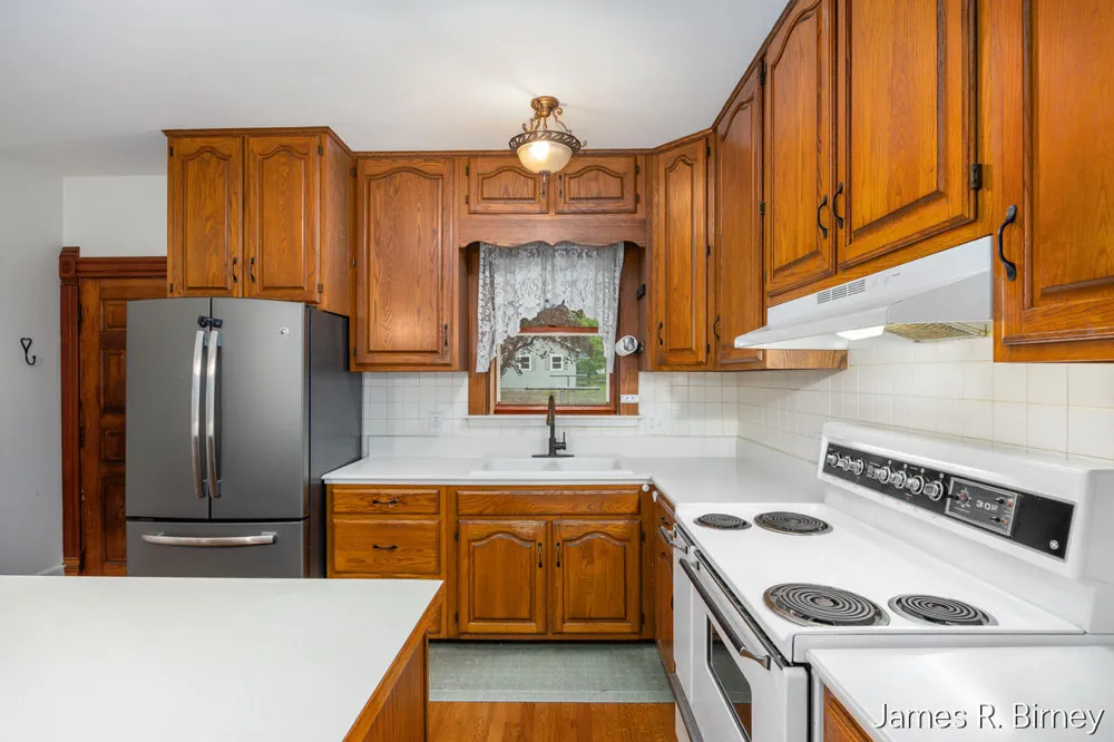 529 Avery Street Lowell City, MI 49331