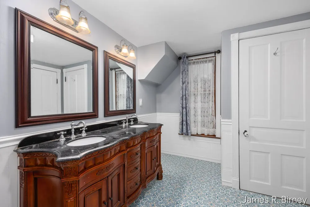 529 Avery Street Lowell City, MI 49331