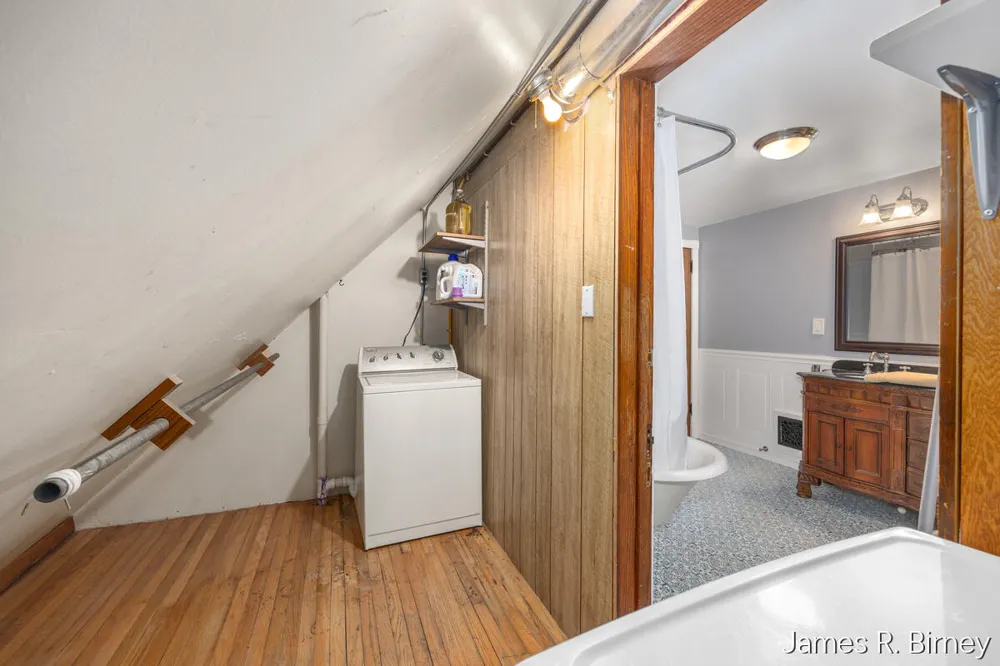 529 Avery Street Lowell City, MI 49331