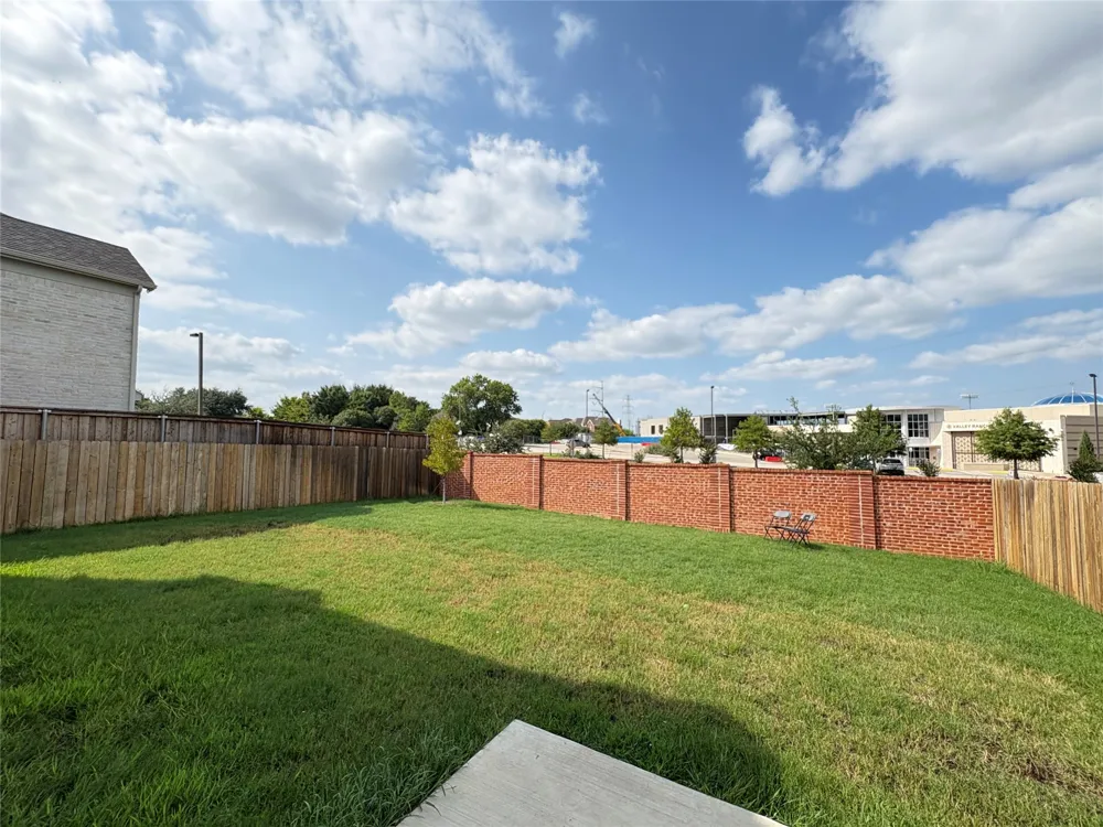 323 Butternut Way Irving, TX 75063