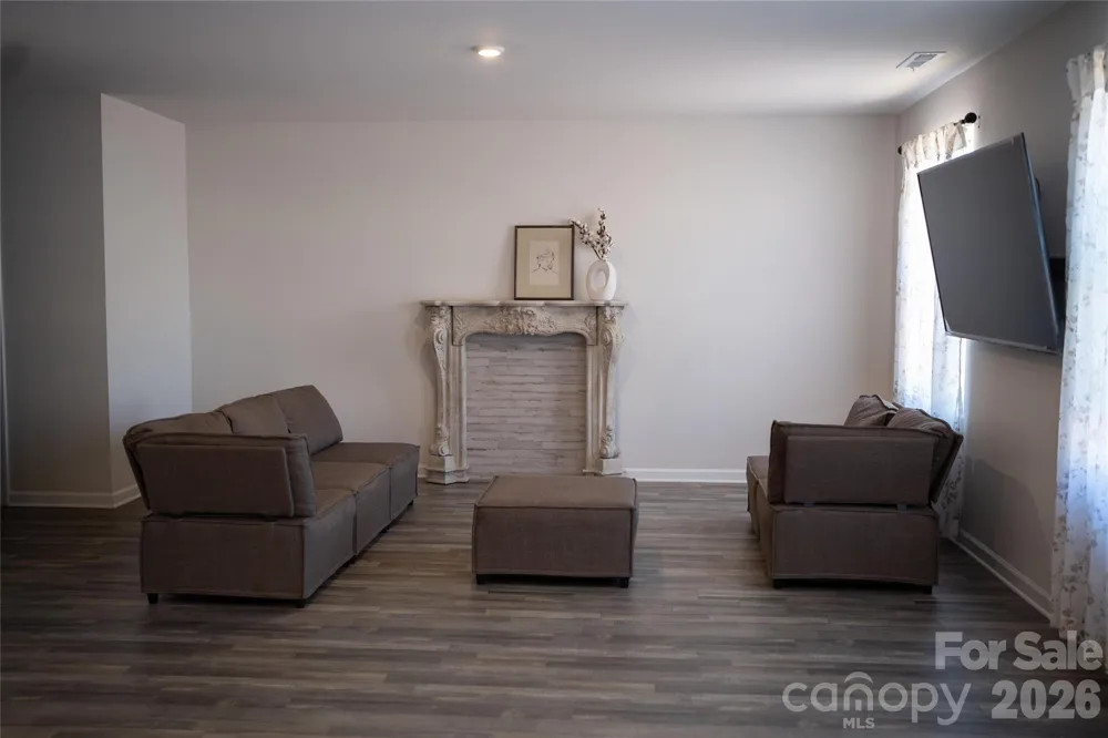 1563 Catskill Way Newton, NC 28658