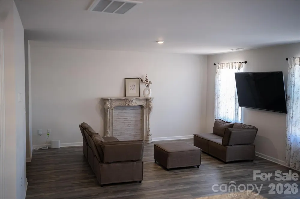 1563 Catskill Way Newton, NC 28658