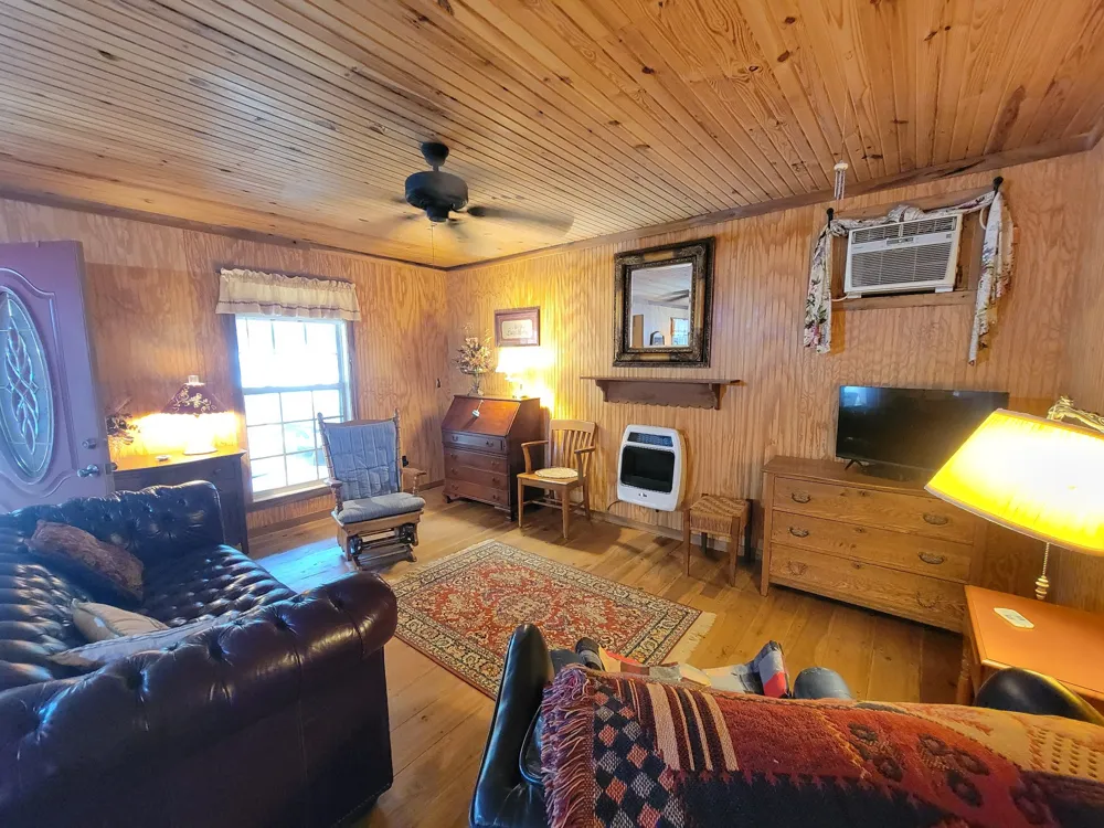 1089 Jim Clark Rd Erin, TN 37061