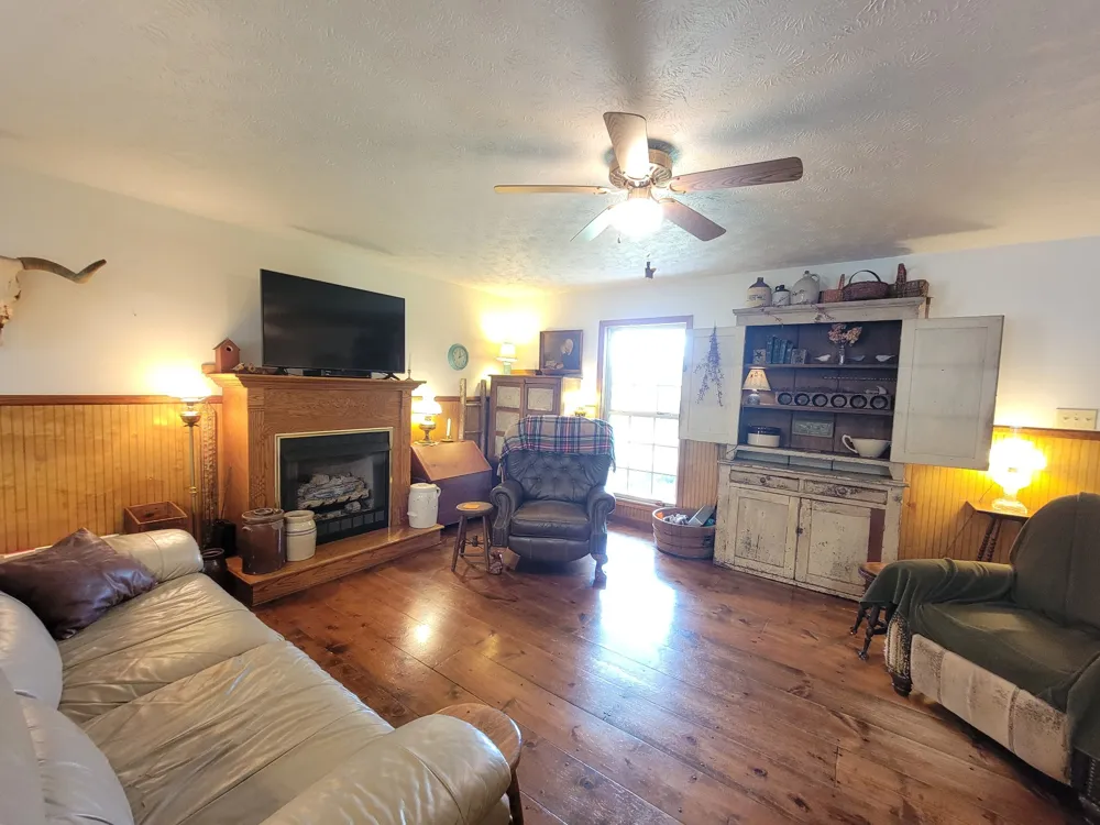 1089 Jim Clark Rd Erin, TN 37061