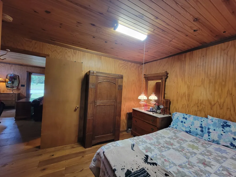1089 Jim Clark Rd Erin, TN 37061