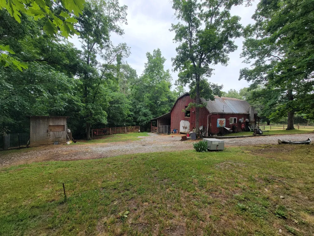 1089 Jim Clark Rd Erin, TN 37061