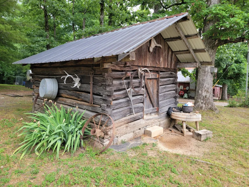 1089 Jim Clark Rd Erin, TN 37061