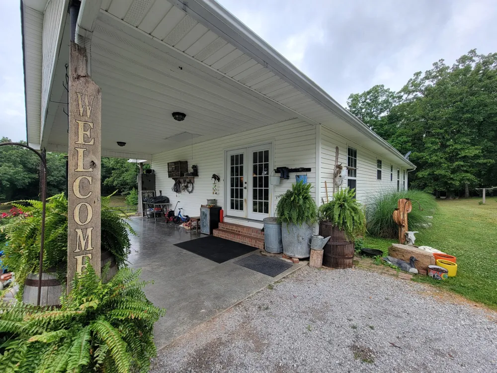 1089 Jim Clark Rd Erin, TN 37061