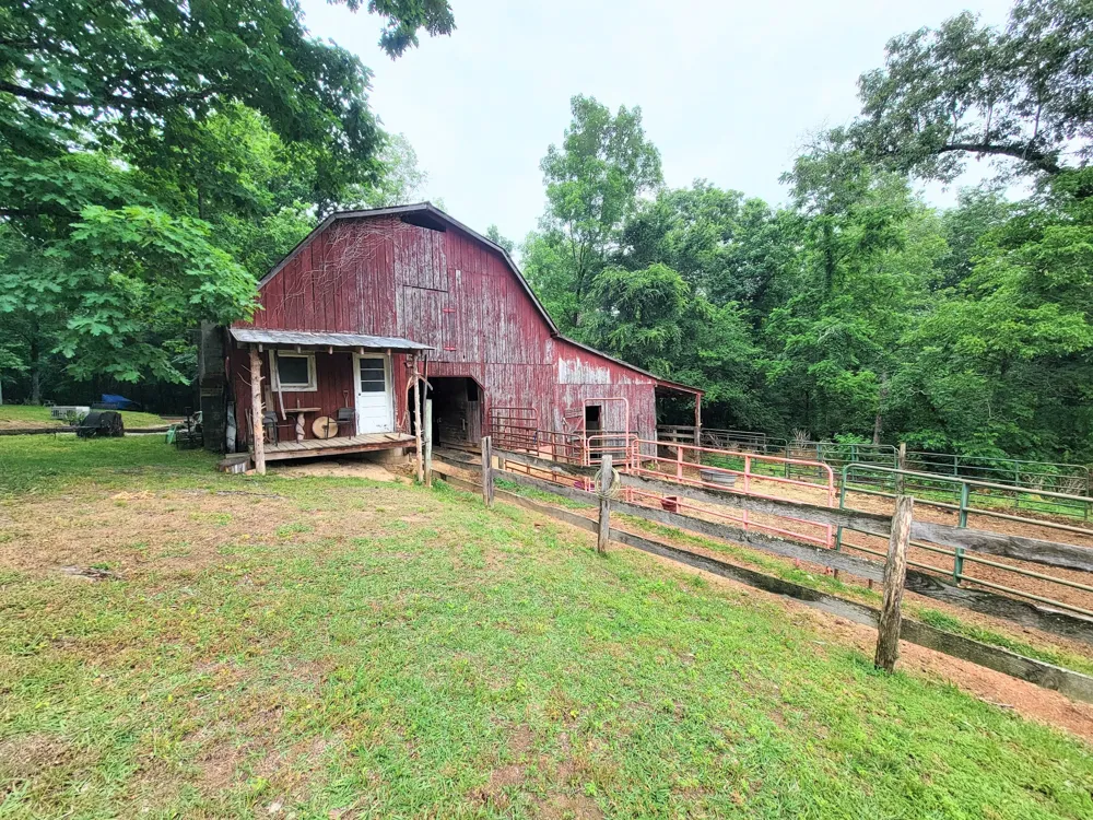 1089 Jim Clark Rd Erin, TN 37061
