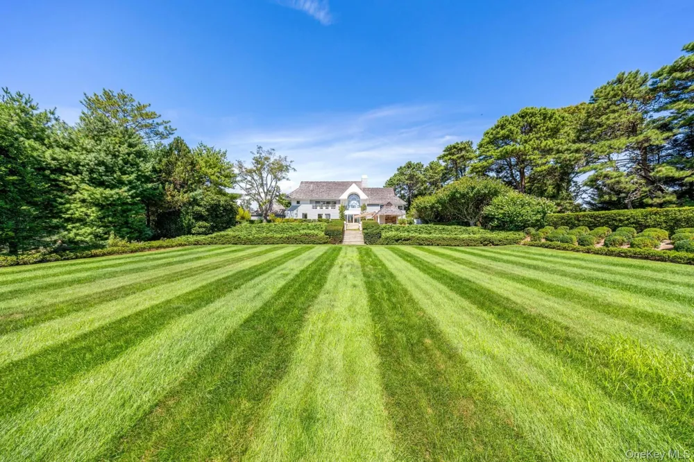 20 Hillside Road Southampton, NY 11968