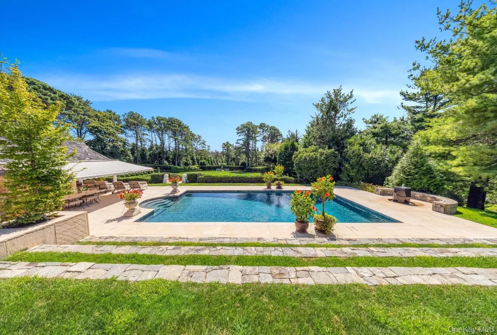 20 Hillside Road Southampton, NY 11968