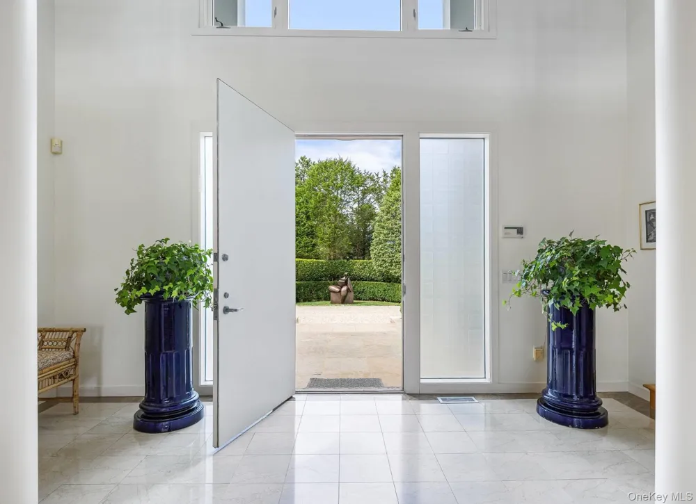 20 Hillside Road Southampton, NY 11968
