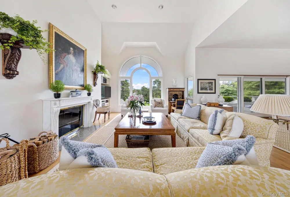 20 Hillside Road Southampton, NY 11968