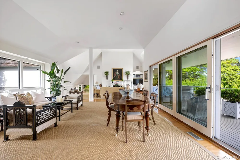 20 Hillside Road Southampton, NY 11968