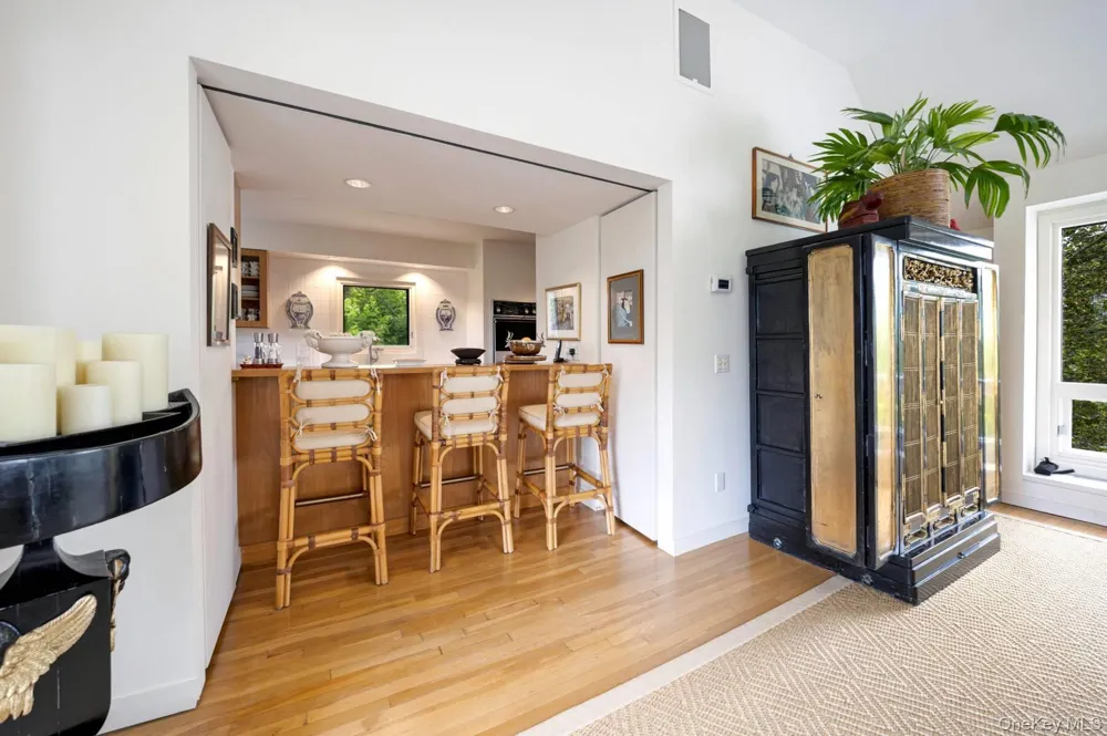 20 Hillside Road Southampton, NY 11968