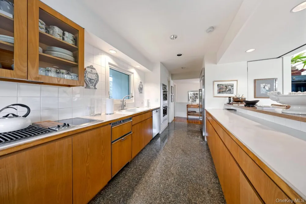 20 Hillside Road Southampton, NY 11968