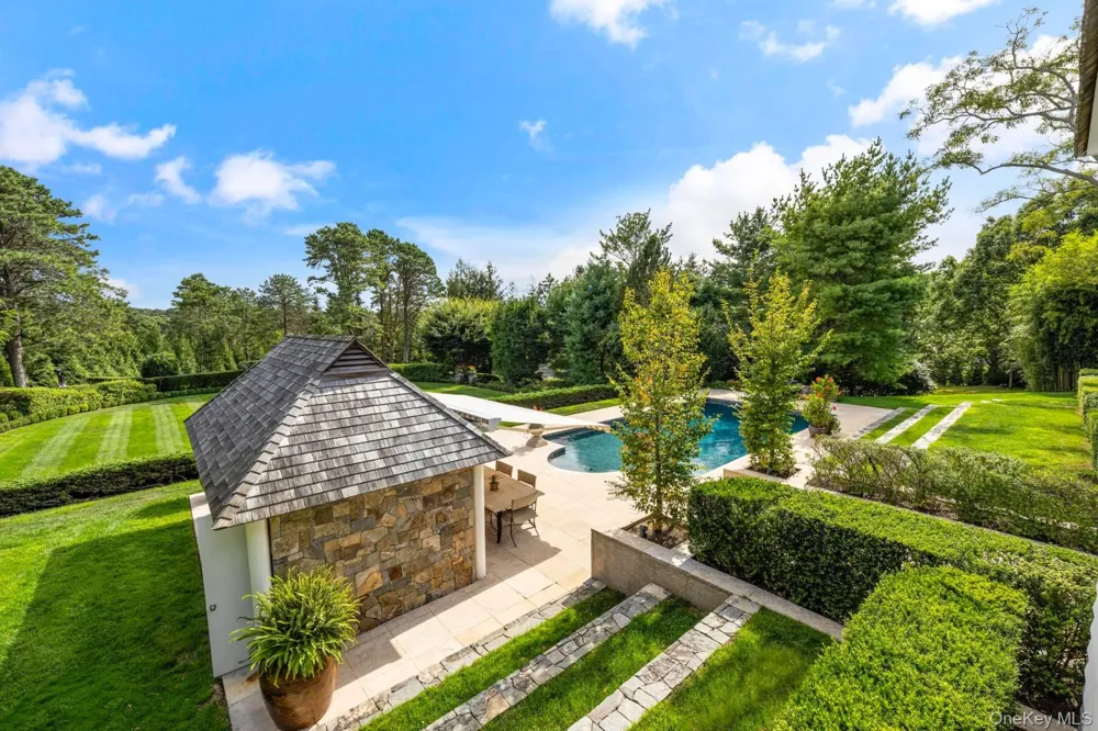 20 Hillside Road Southampton, NY 11968