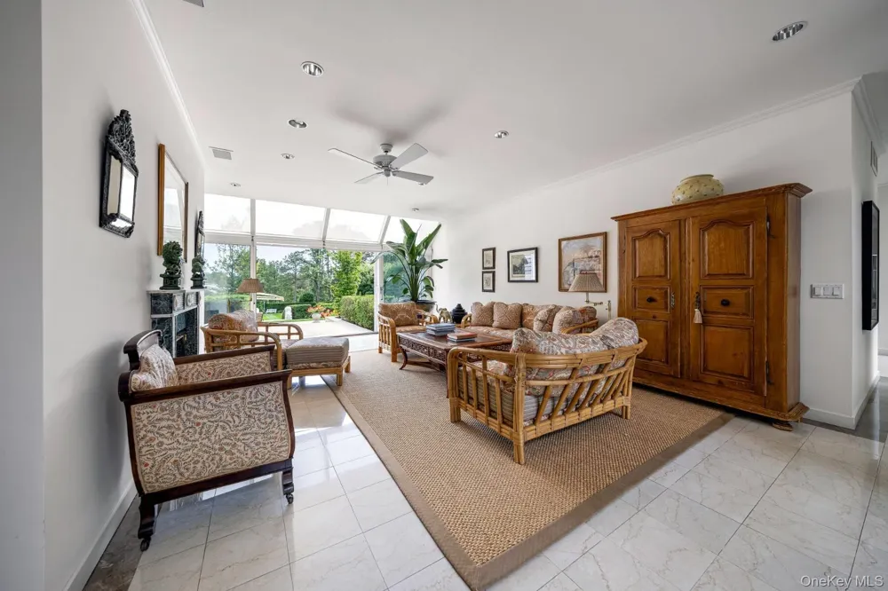 20 Hillside Road Southampton, NY 11968