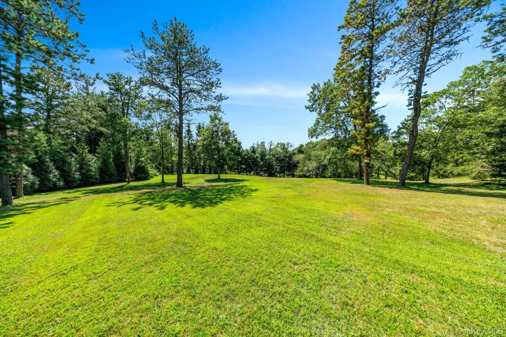 20 Hillside Road Southampton, NY 11968