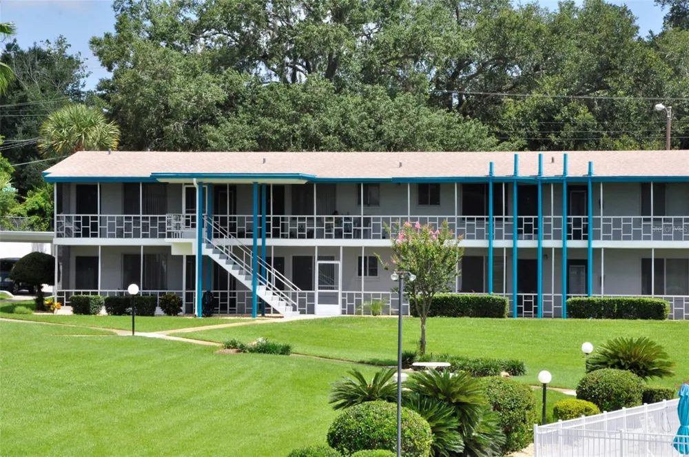 1600 W LAKE PARKER DRIVE #B4 Lakeland, FL 33805