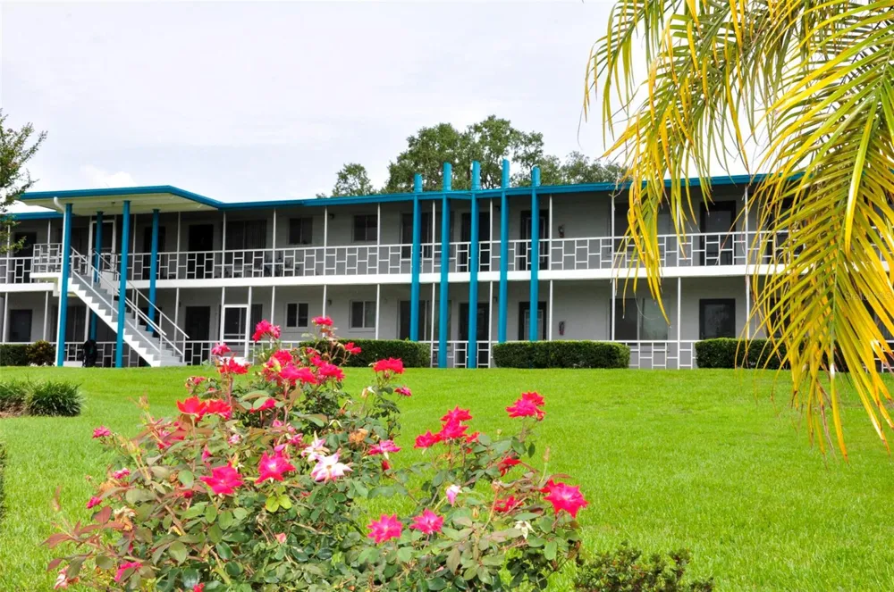 1600 W LAKE PARKER DRIVE #B4 Lakeland, FL 33805