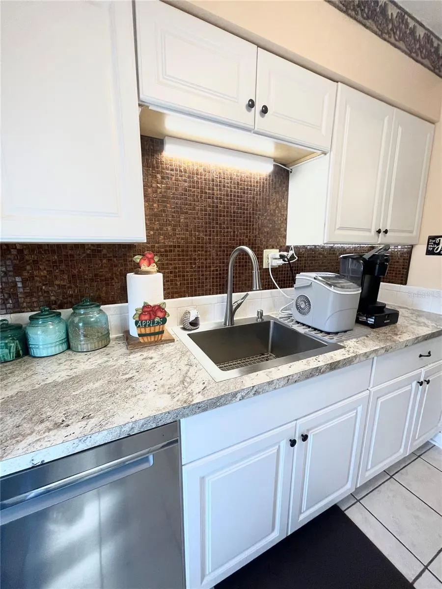 1600 W LAKE PARKER DRIVE #B4 Lakeland, FL 33805