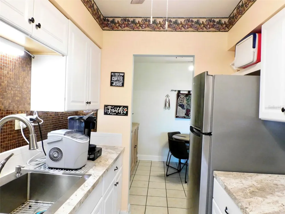 1600 W LAKE PARKER DRIVE #B4 Lakeland, FL 33805