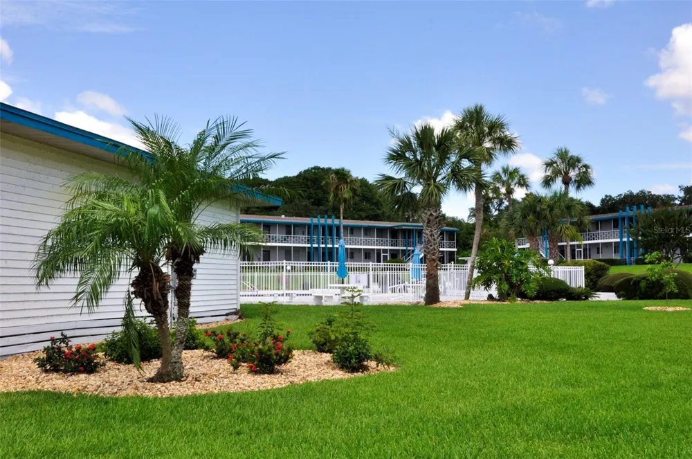 1600 W LAKE PARKER DRIVE #B4 Lakeland, FL 33805