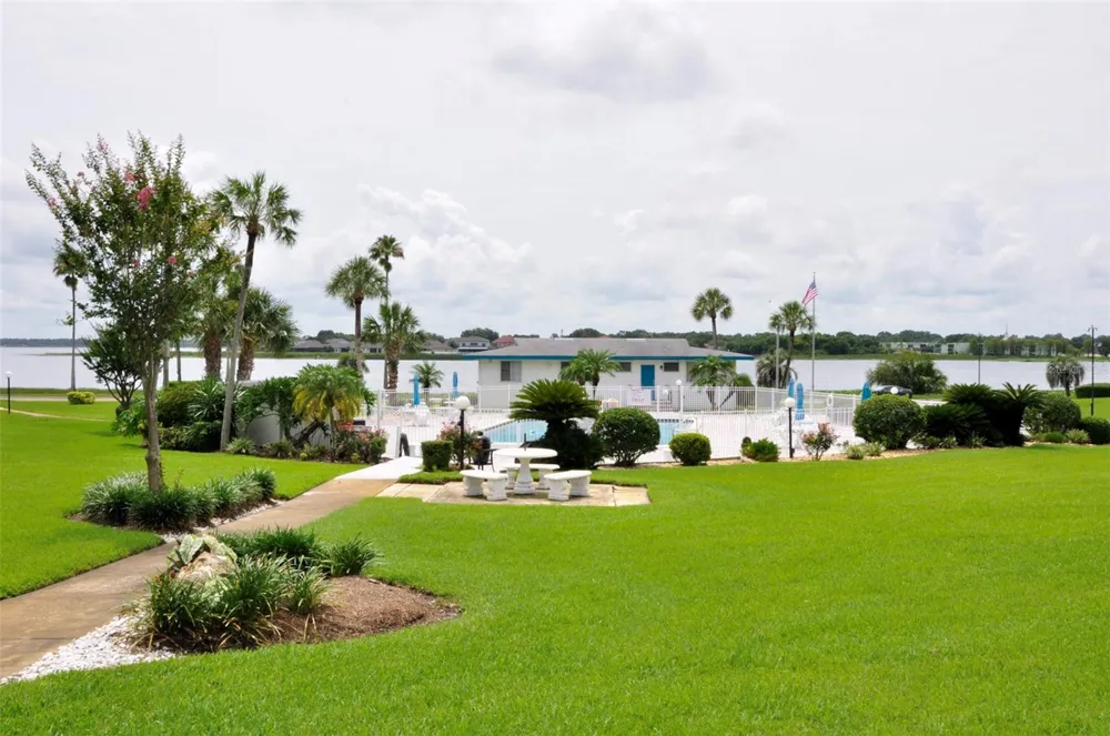 1600 W LAKE PARKER DRIVE #B4 Lakeland, FL 33805