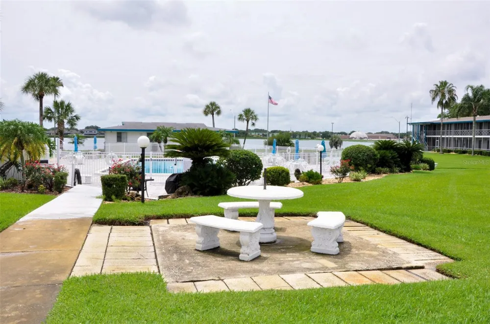 1600 W LAKE PARKER DRIVE #B4 Lakeland, FL 33805