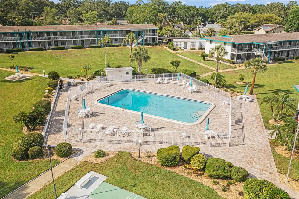 1600 W LAKE PARKER DRIVE #B4 Lakeland, FL 33805