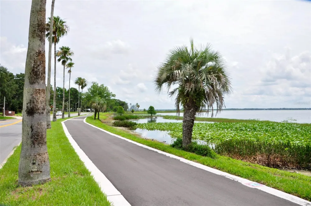 1600 W LAKE PARKER DRIVE #B4 Lakeland, FL 33805