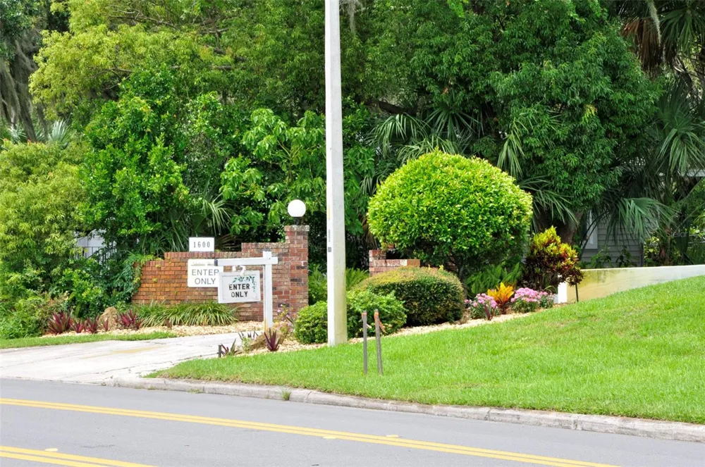 1600 W LAKE PARKER DRIVE #B4 Lakeland, FL 33805