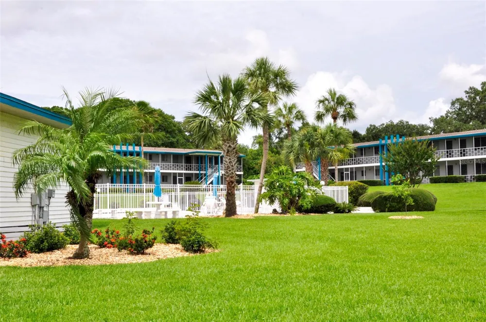 1600 W LAKE PARKER DRIVE #B4 Lakeland, FL 33805