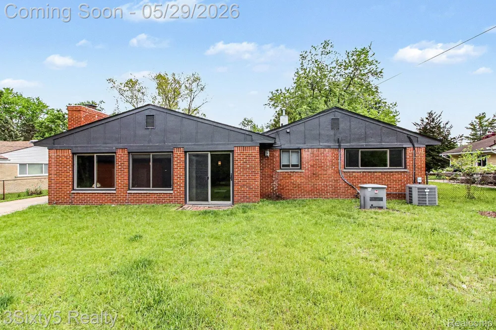 2198 Saint Joseph Street West Bloomfield Charter Township, MI 48324