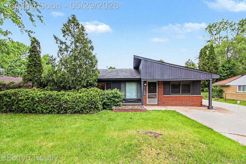 2198 Saint Joseph Street West Bloomfield Charter Township, MI 48324