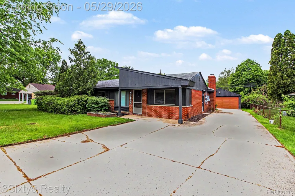 2198 Saint Joseph Street West Bloomfield Charter Township, MI 48324