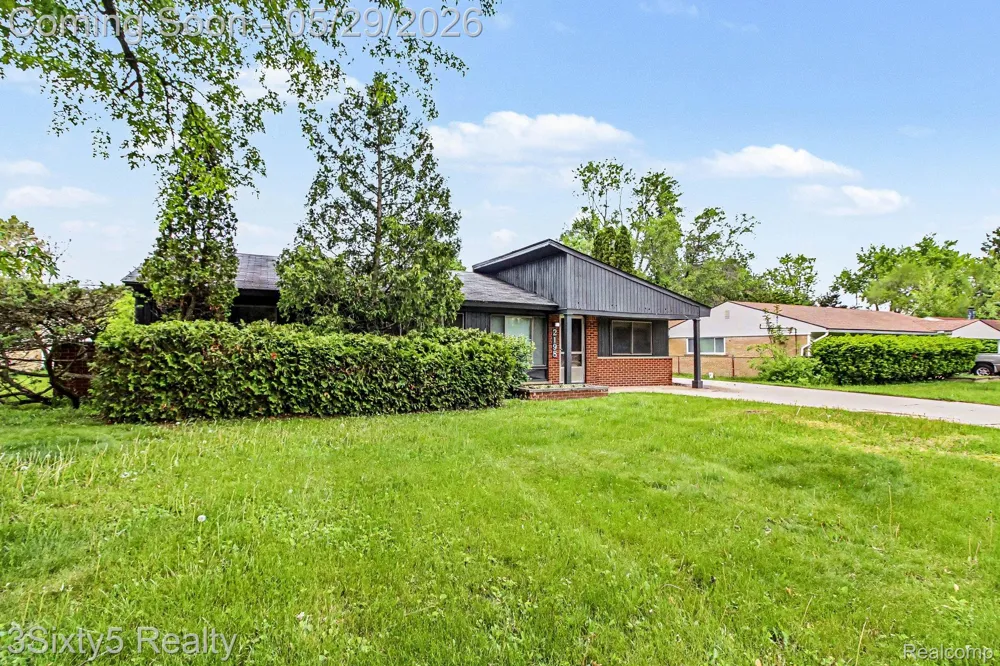2198 Saint Joseph Street West Bloomfield Charter Township, MI 48324