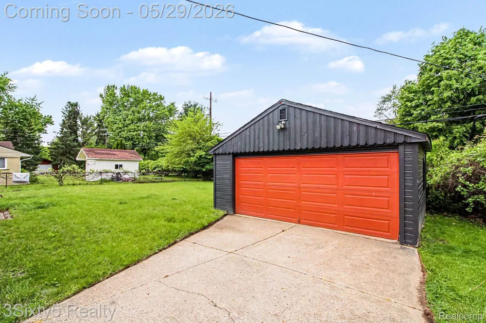 2198 Saint Joseph Street West Bloomfield Charter Township, MI 48324