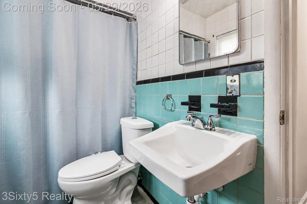 2198 Saint Joseph Street West Bloomfield Charter Township, MI 48324
