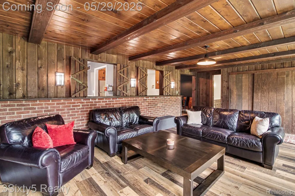 2198 Saint Joseph Street West Bloomfield Charter Township, MI 48324