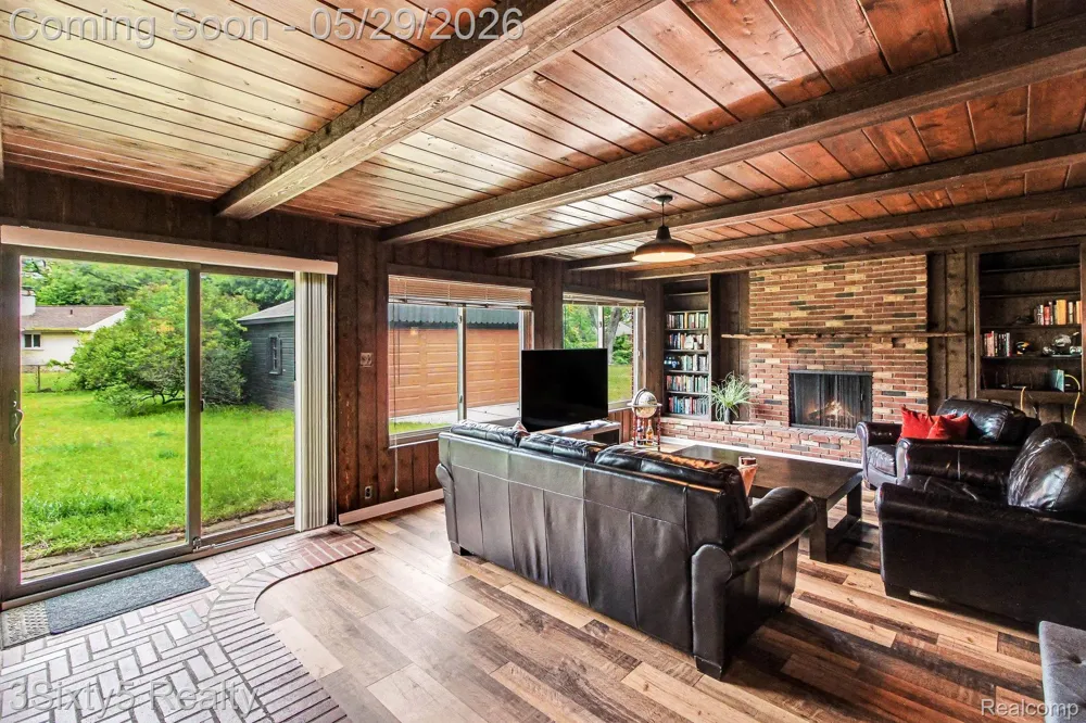 2198 Saint Joseph Street West Bloomfield Charter Township, MI 48324